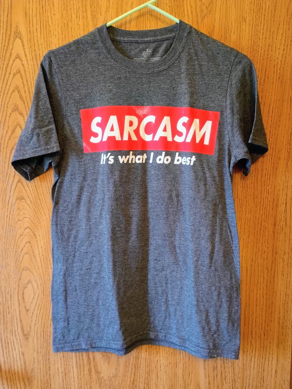 Source Unknown Men's Gray 'SARCASM' Graphic Tee with Red Logo